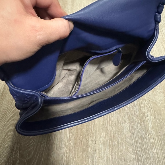 Bottega Veneta Navy Woven Leather Shoulder Bag - Picture 7 of 13